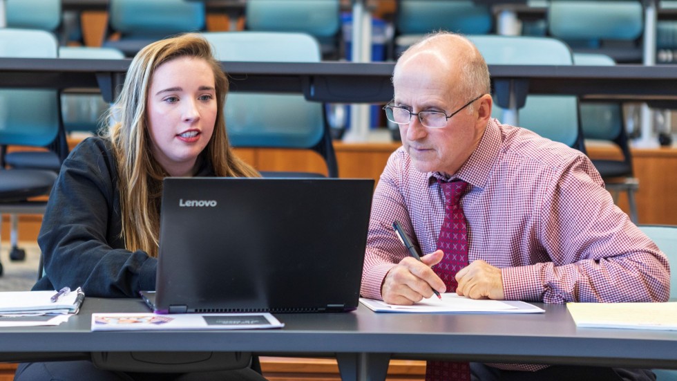 Faculty advisor working with student