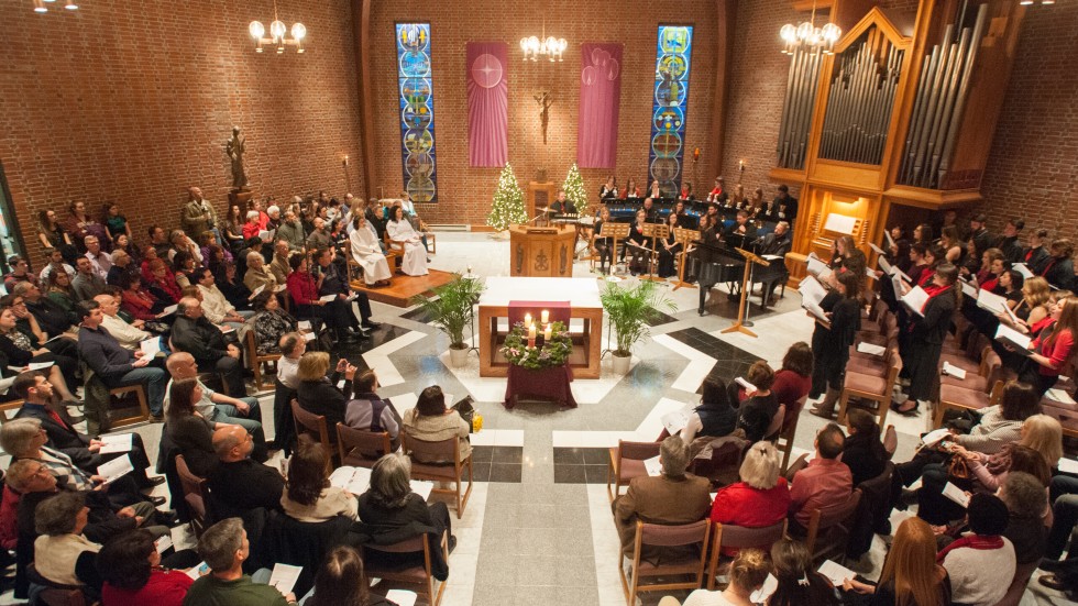 Many people gathered in Chapel of Mary