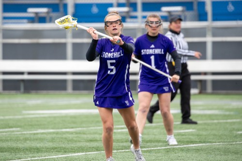 Neave Bowman ’28 (left)