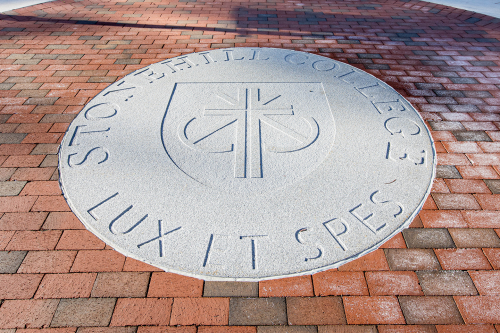 Stonehill College Seal - Reads "Lux et Spes."
