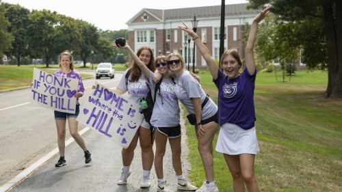 Student greeters on Move-In Weekend