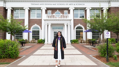 History major Olivia Perriera ’25 