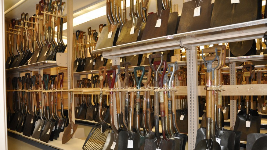 lrg_shovel-storage_2-nov-2010.jpg