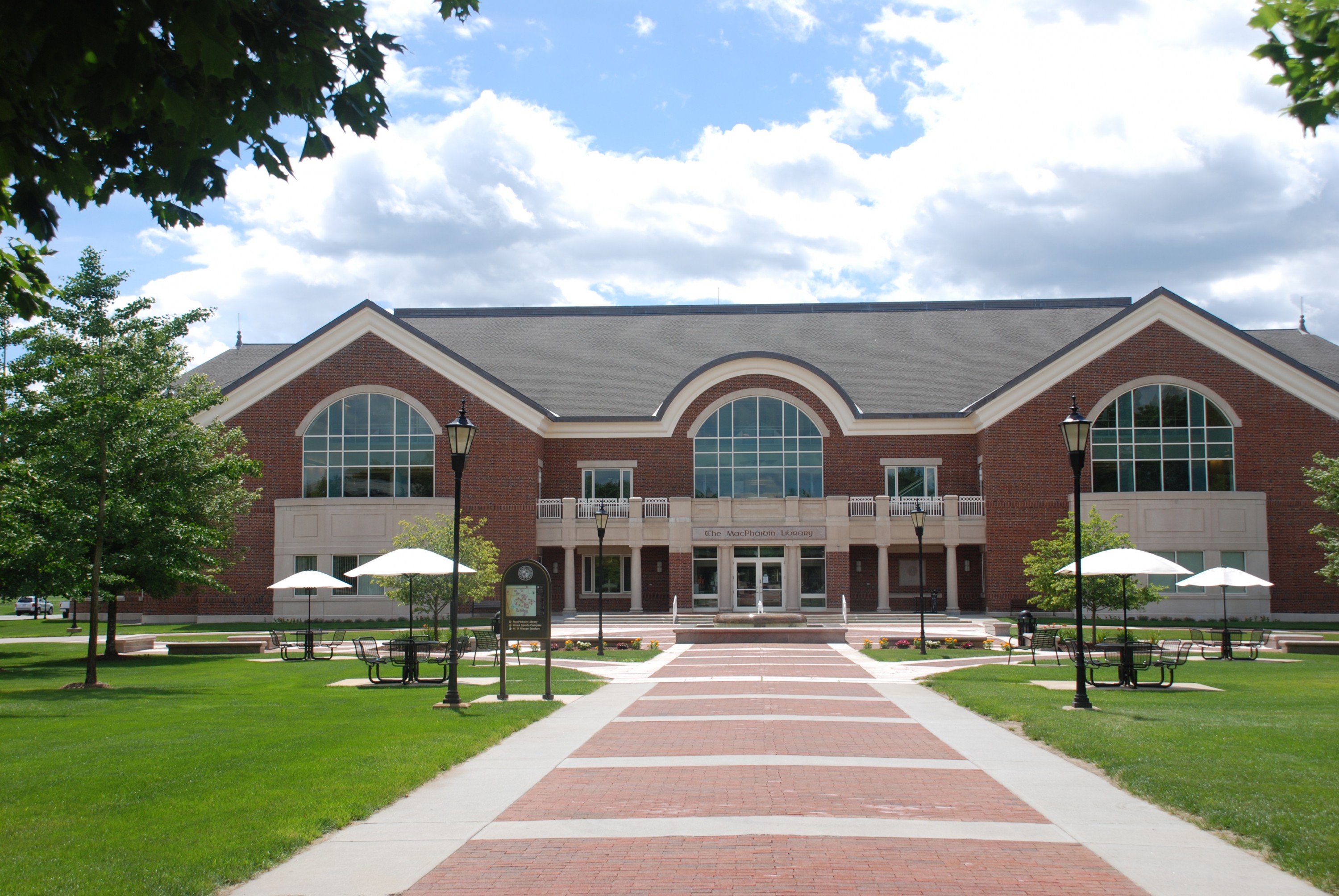 MacPhaidin Library